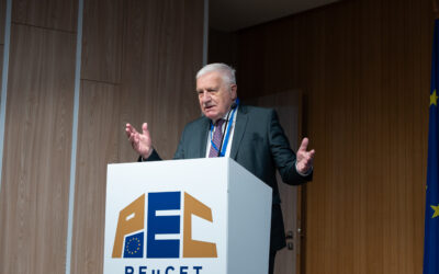 VÁCLAV KLAUS: AGGASZTÓ, HOGY A HÁBORÚK EGYRE INKÁBB A POLITIKAI VITÁK MEGOLDÁSI MÓDSZERÉNEK TŰNNEK + VIDEÓ