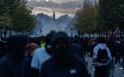 FRANCIAORSZÁG FORRONG: EGY ORSZÁG KERESI JÖVŐJÉT A MACRON-KORSZAK DÖNTÉSEINEK ÁRNYÉKÁBAN – INTERJÚ HENRI MALOSSE-SZAL, AZ EURÓPAI GAZDASÁGI ÉS SZOCIÁLIS BIZOTTSÁG KORÁBBI ELNÖKÉVEL